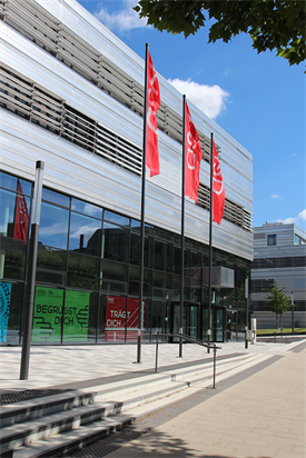 Sicht von der Münsterstraße auf das Gebäude 4 des Neubaus des Campus Derendorf der Hochschule Düsseldorf.